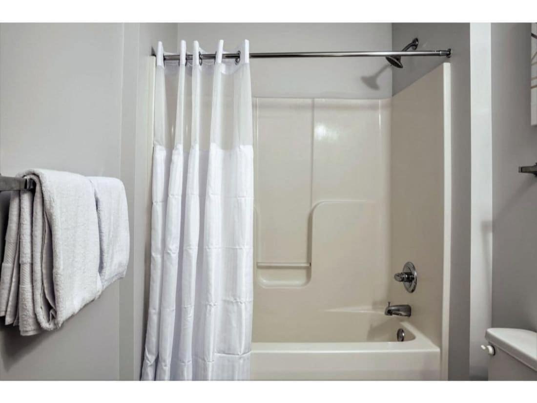 Beautiful 2Br 2Ba In The Block By Cozysuites อินเดียนาโพลิส ภายนอก รูปภาพ
