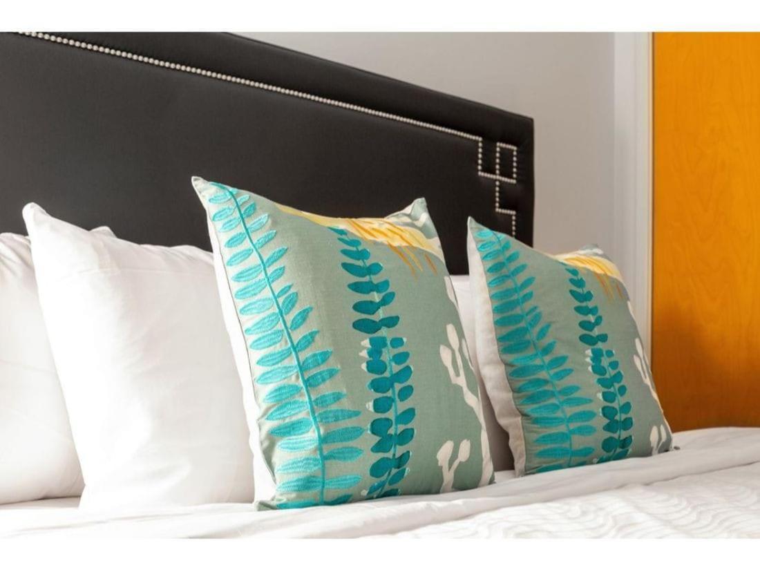 Beautiful 2Br 2Ba In The Block By Cozysuites อินเดียนาโพลิส ภายนอก รูปภาพ